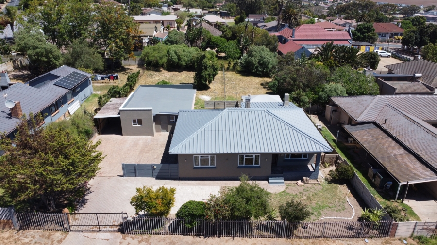 5 Bedroom Property for Sale in Vredenburg Western Cape
